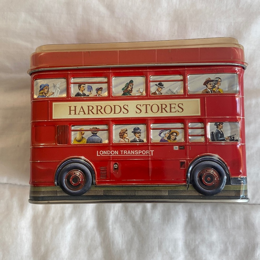 Harrods Knightsbridge double double bus bank in excellent
